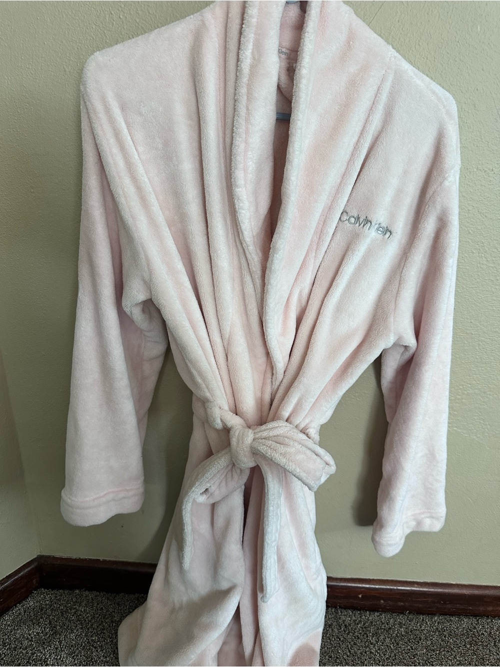 Calvin Klein Light Pink Plush Shawl-Collar Robe with Belt